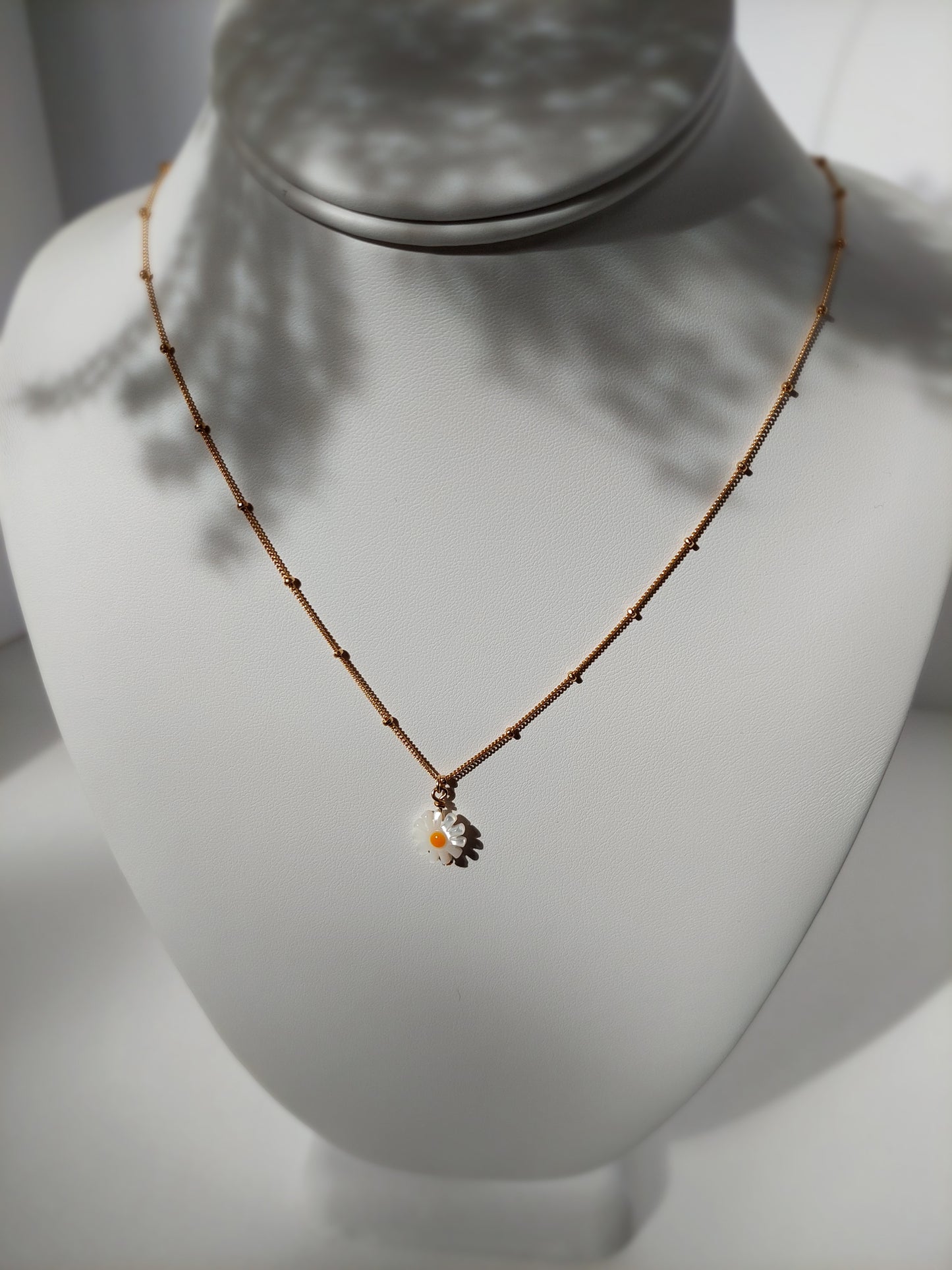 Dainty Daisy Necklace
