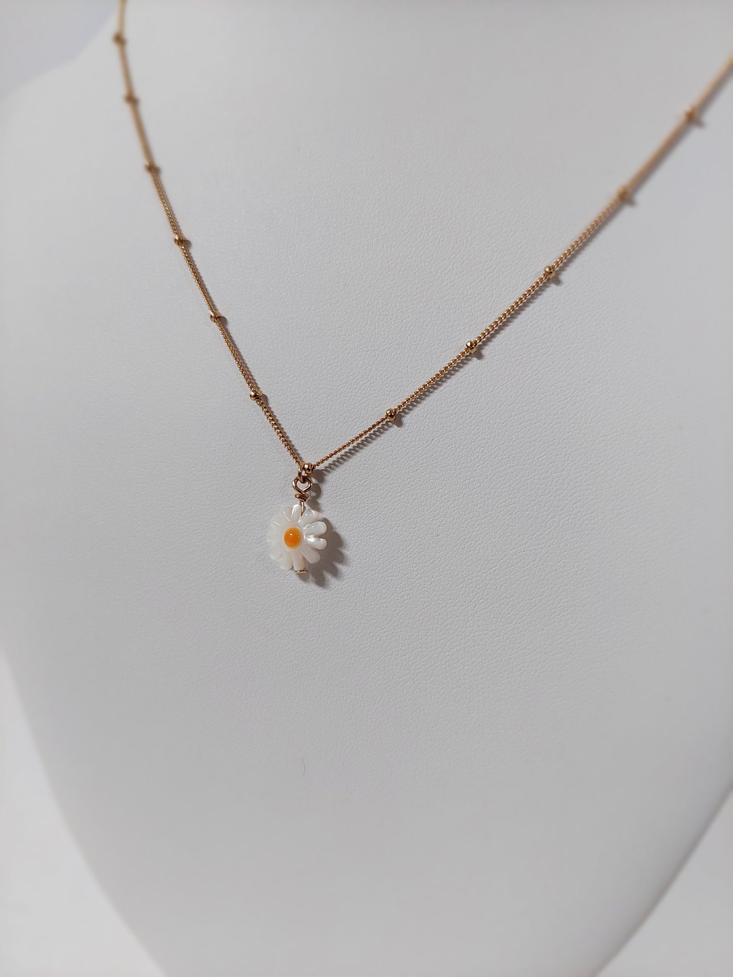 Dainty Daisy Necklace