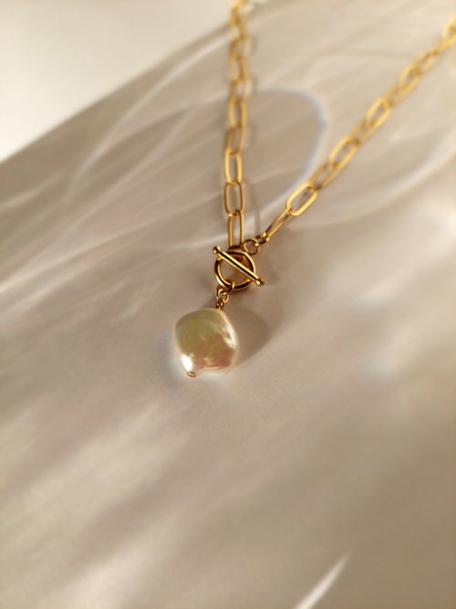 Pearl & Gold Toggle Necklace
